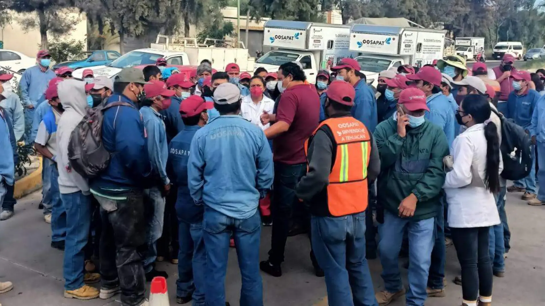 trabajadores del OOSAPAT se manifiestan